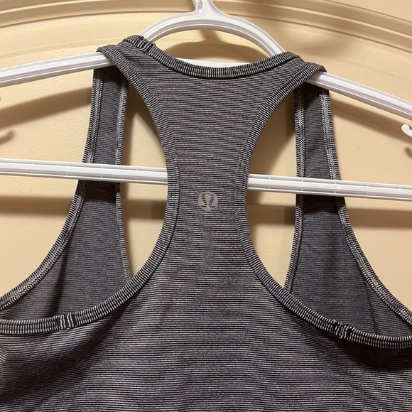 Lululemon tank size 2 - Picture 3 of 6